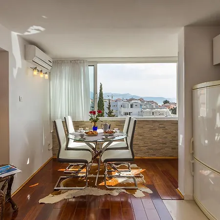 Beach Split Apartments * Split